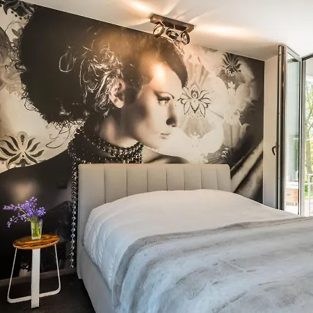 Modern With Indoor Swimming Pool, In The Middle Of The Noiseaux Nature Holiday home